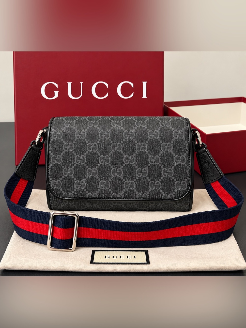 NWT Gucci Men's Black and Gray GG Supreme Messenger Bag